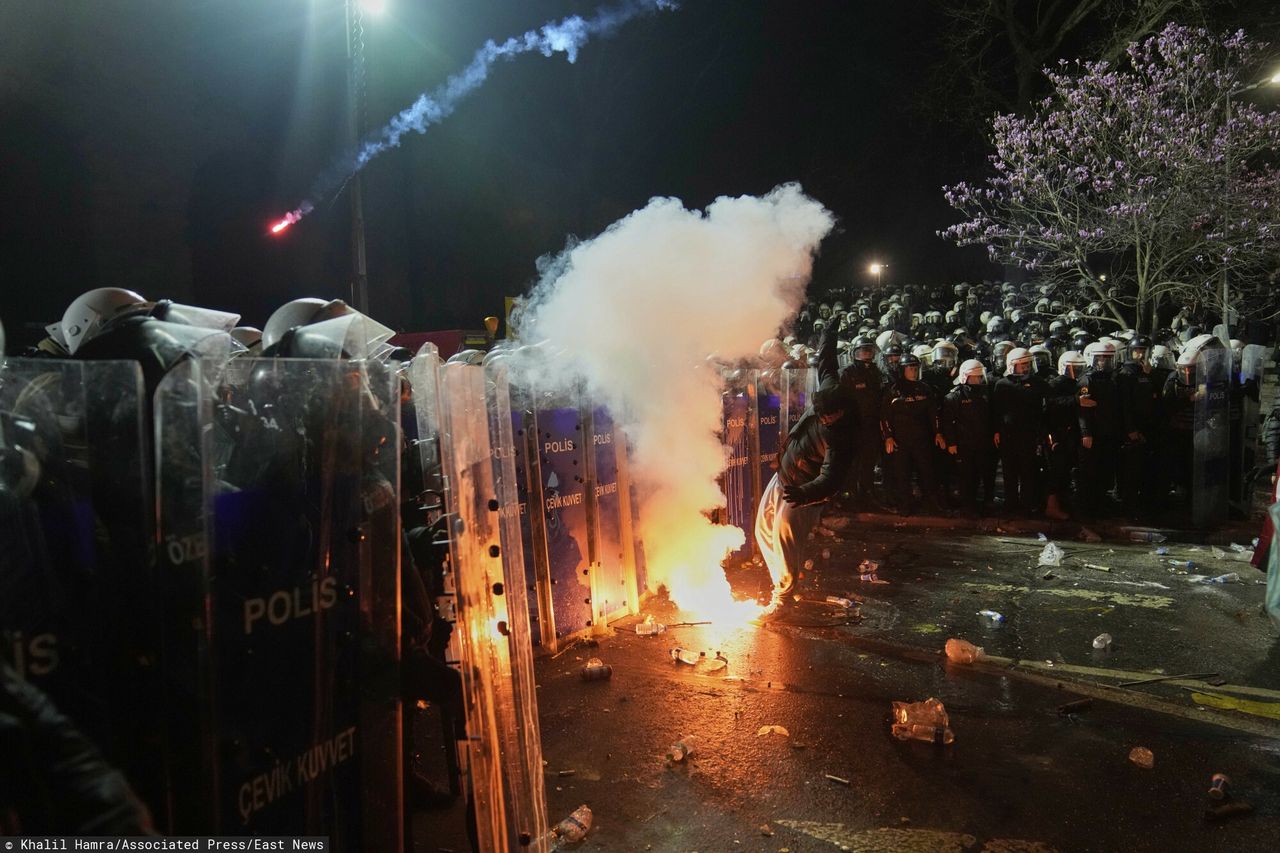 Protesty w Stambule nie ustają. Tysiące zwolenników opozycji na ulicach