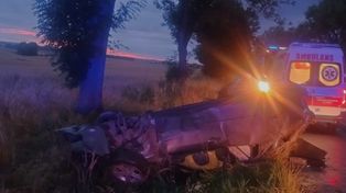 Dachowanie mazdy na Dolnym Śląsku. Kierowca był pijany