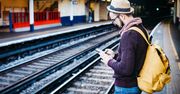 Smartfon zamiast papieru i plastiku, czyli aplikacje na wakacje