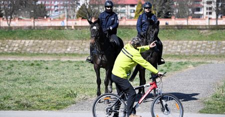 Ataki na policję w internecie. Komenda Główna zapowiada pozwy wobec autorów