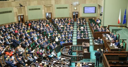 "Ja, naturlich". Poseł PiS nie dokończył swojego wystąpienia