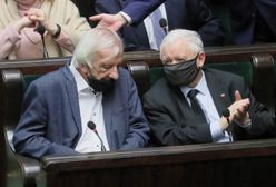 Terlecki zakażony. Siedział obok Kaczyńskiego. Minister komentuje