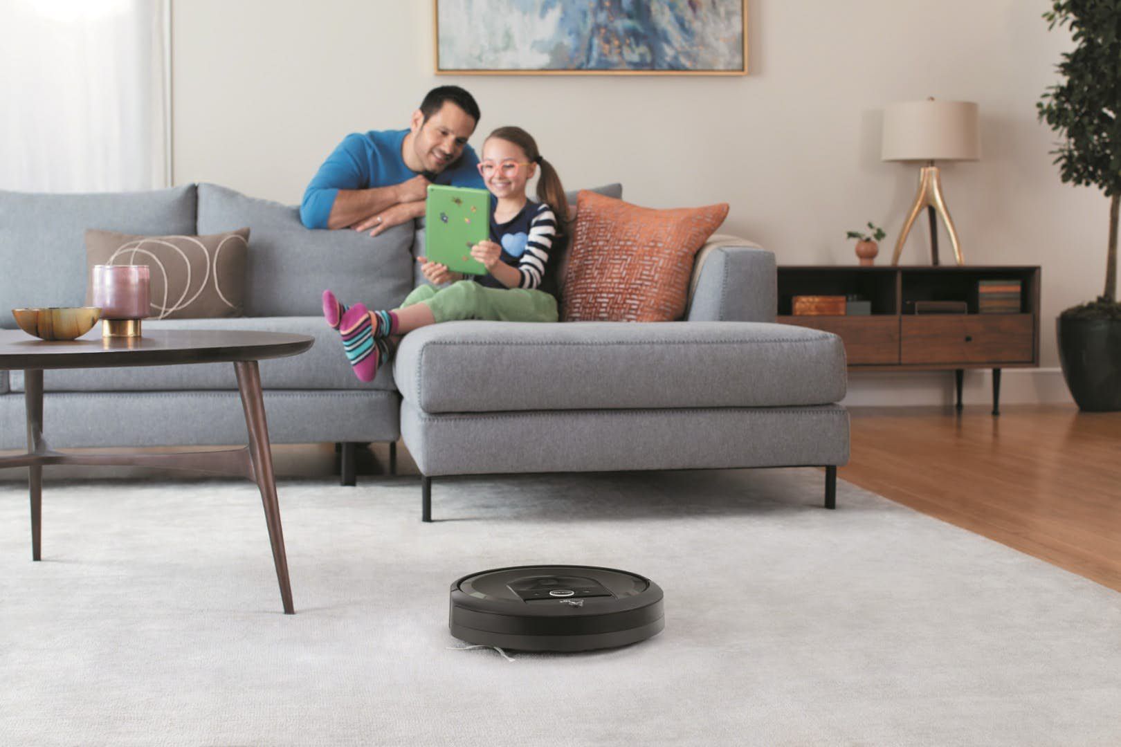 Automatyczny odkurzacz iRobot Roomba i7+ sam wyrzuci zebrane śmieci 6