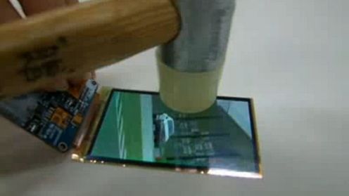 OLED i LCD pod młotkiem 1