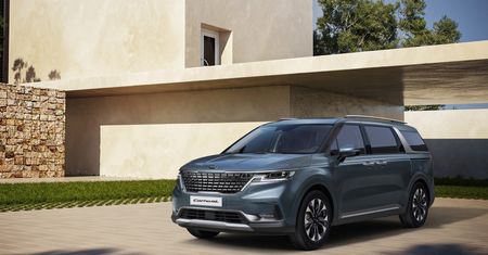 Nowa Kia Carnival to idealne auto dla rodzin - nawet tych największych