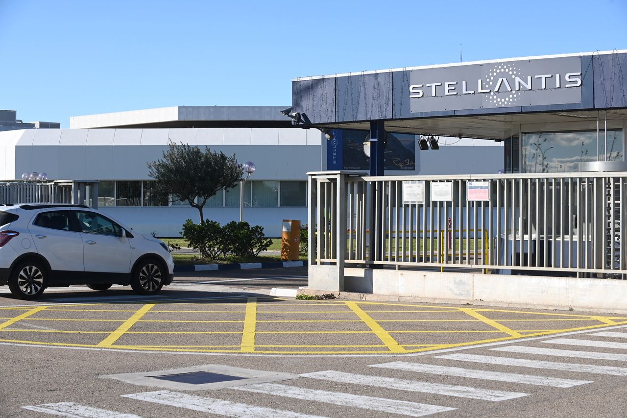 Pierwsze skutki ceł Trumpa. Gigant "tymczasowo zwolni" 900 osób