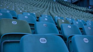 Już są nowe krzesełka na stadionie w Osieku Jasielskim