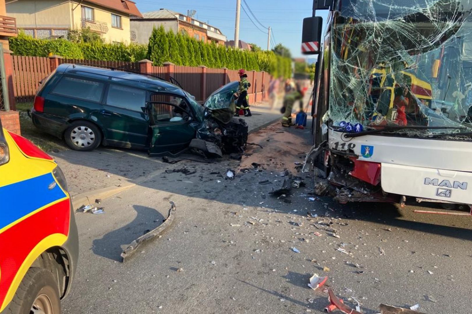 Horror na drodze w Nowym Sączu. Dzieci poszkodowane w wypadku autobusu