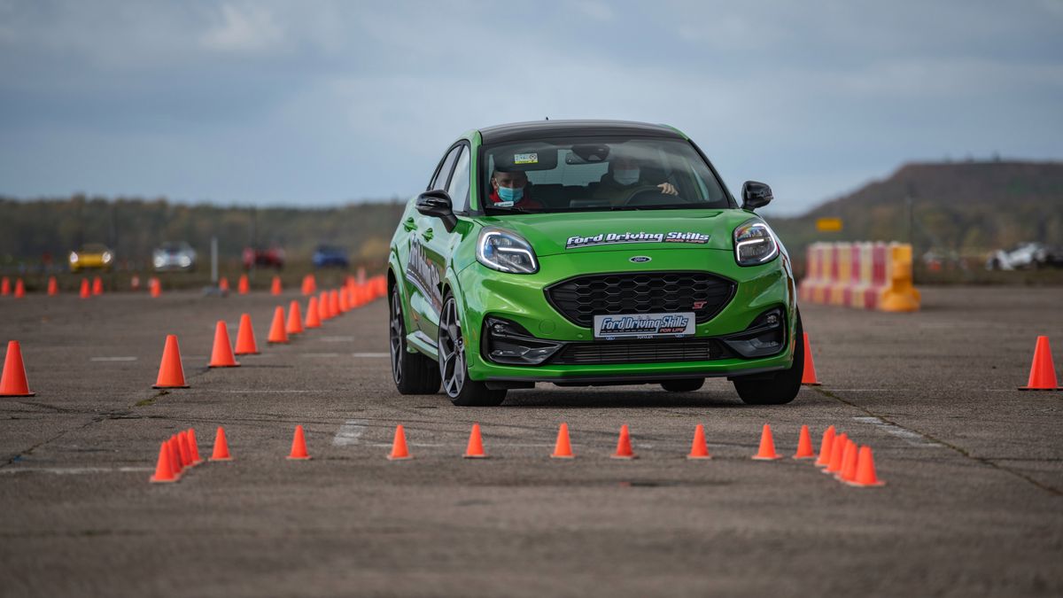 Ford Puma ST na torze - Ford Driving Skills For Life