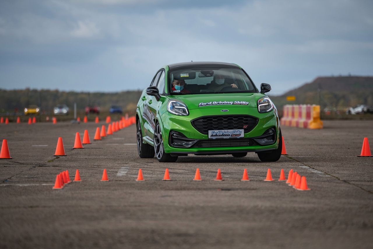 Ford Puma ST na torze - Ford Driving Skills For Life