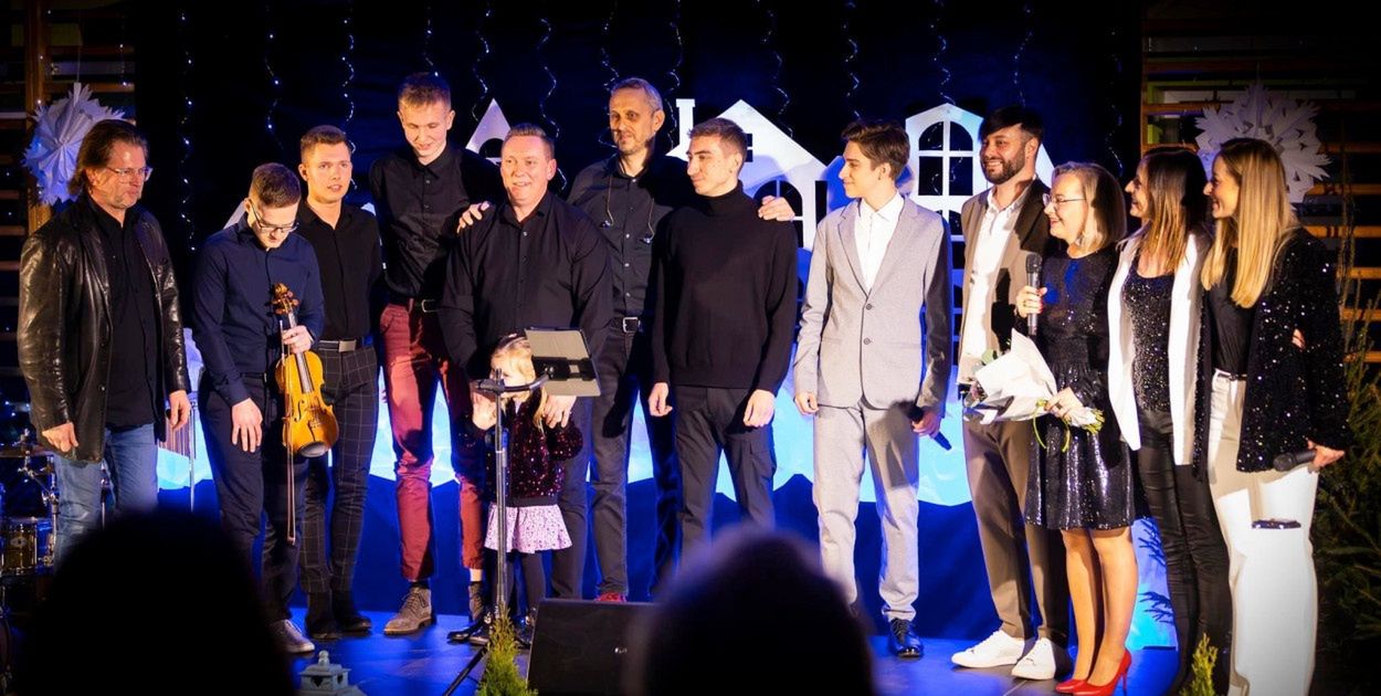 Wyjątkowy koncert w Zespole Szkół im. Józefa Wybickiego w Ratajach