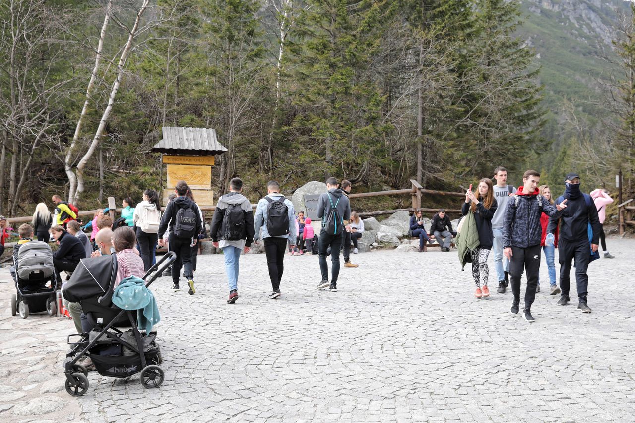 Tatry. Na popularne szlaki turyści dojadą samochodem elektrycznym