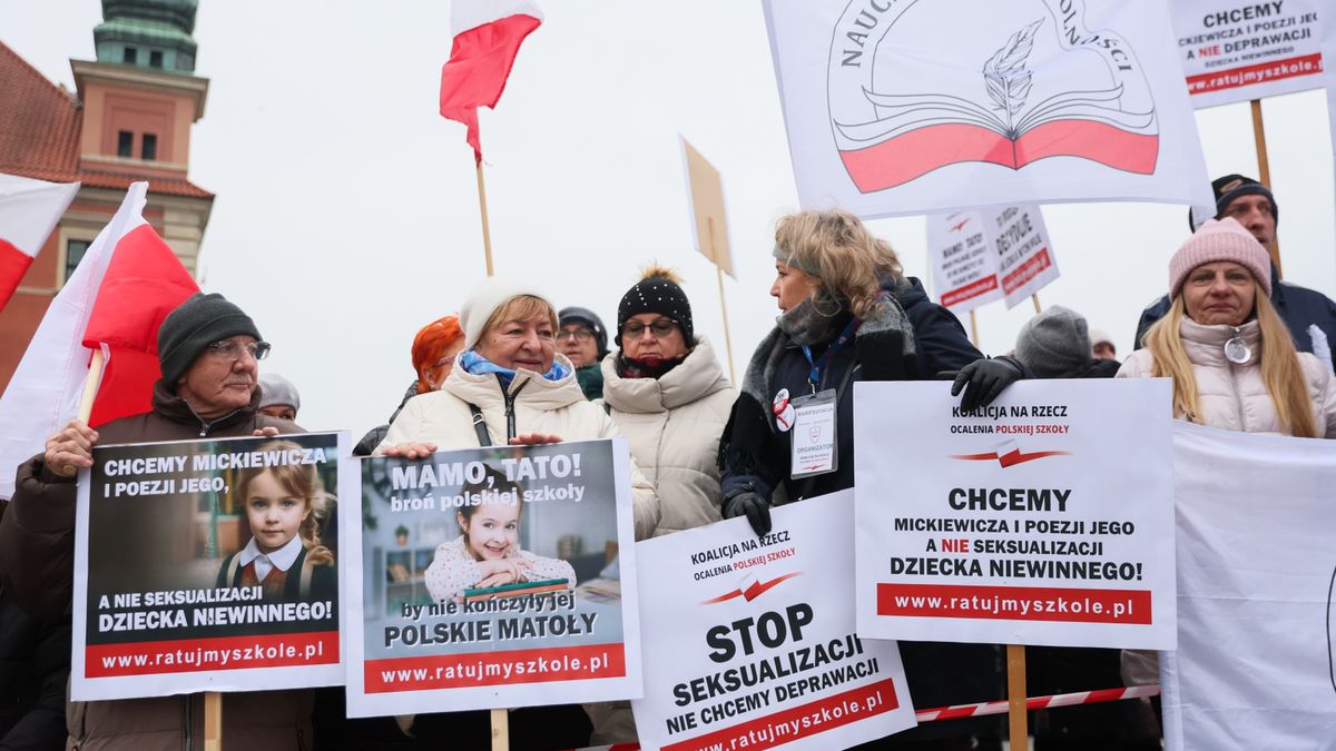 Protest przeciwko edukacji zdrowotnej w Warszawie.