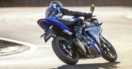 Mały sportowiec: Yamaha YZF-R125 na 2014 rok