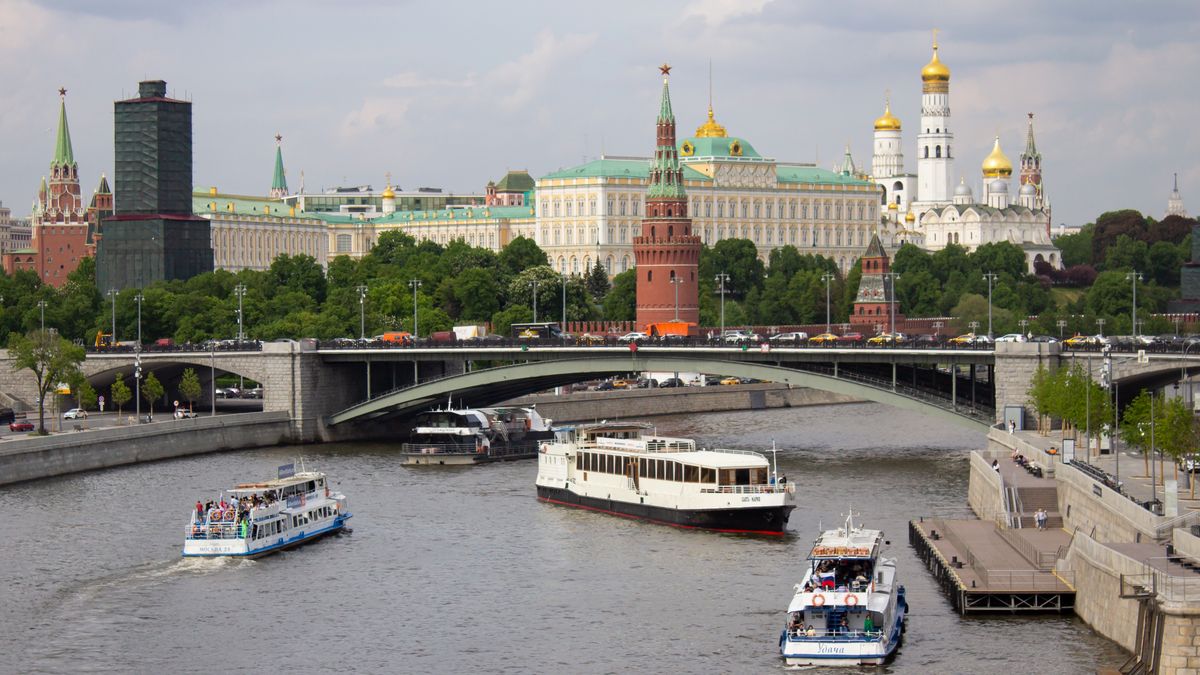 MOSCOW, RUSSIA - 2022/06/02: Boats navigate the Moscow River near the Kremlin. (Photo by Vlad Karkov/SOPA Images/LightRocket via Getty Images)
