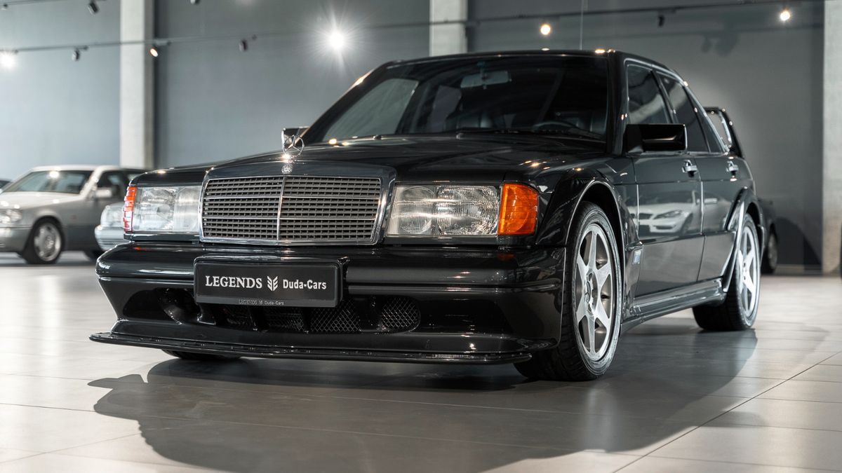 190 mimo upływu lat wciąż wygląda świetnie.