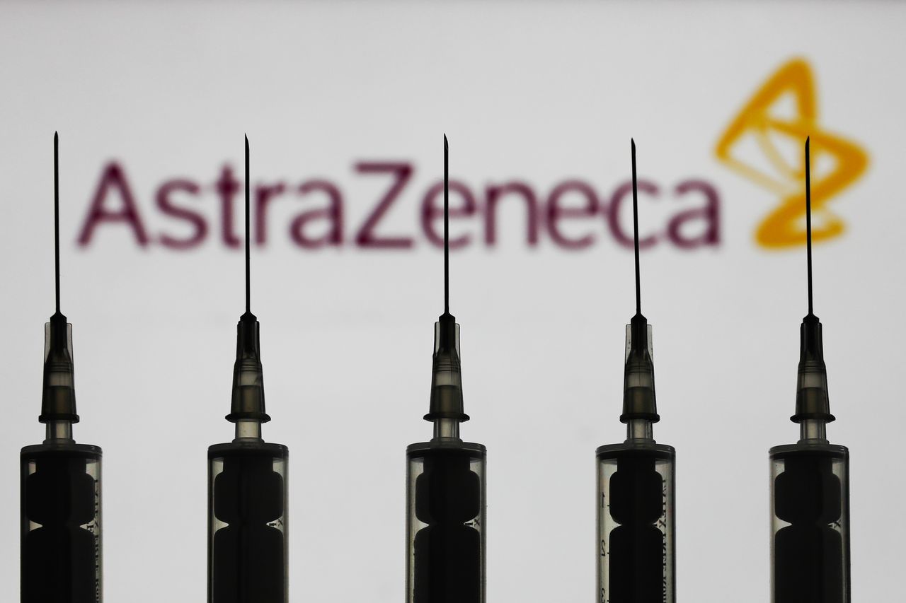 Szczepionka AstraZeneca jest tańsza i łatwiejsza w produkcji niż szczepionki Pfizer i Moderny