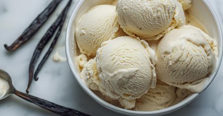 Najlepsze lody? Te domowe z jajkami, jak u babci — smak, którego nie zapomnisz!