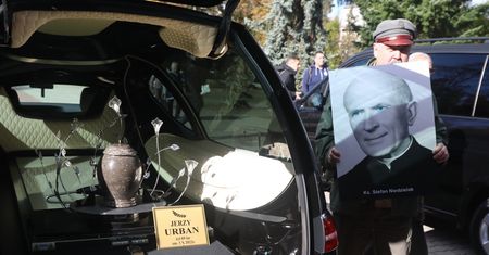 Pogrzeb Jerzego Urbana. Protest w Warszawie
