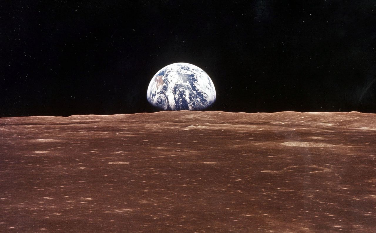 NASA szuka wody na Księżycu. Nowe ustalenia naukowców