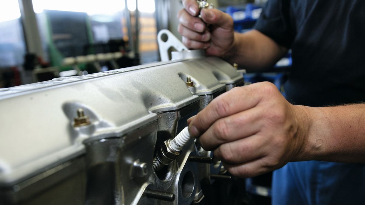 Świece zapłonowe należą do części wrażliwych na nieumiejętną wymianę