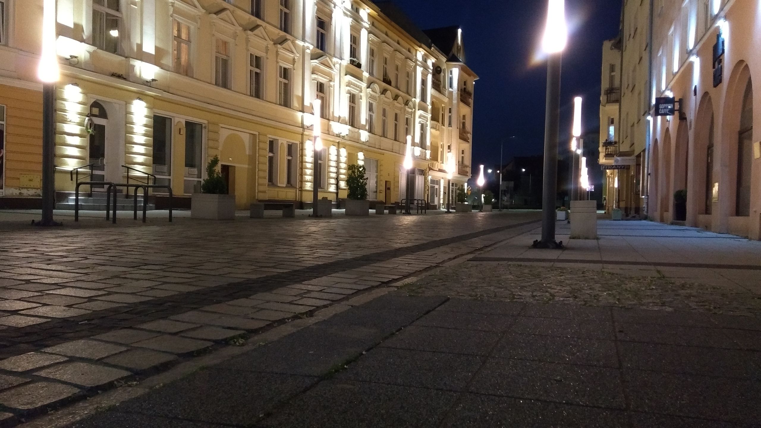 Tak wygląda postęp. Porównałem 10 generacji smartfonów za mniej niż 1000 zł 19