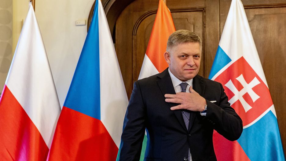 (FILE) - Slovak Prime Minister Robert Fico prepares for a family photo during the meeting of the Visegrad Group (V4) Prime Ministers in Prague, Czech Republic, 27 February 2023 (reissued 15 May 2024). According to Slovakia's national news agency TASR, Fico was rushed to hospital on 15 May after being shot in the town of Handlova, 180 kilometers north-east of Bratislava, at the end of a meeting of the Slovak cabinet. EPA/MARTIN DIVISEK Dostawca: PAP/EPA.