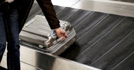 Wakacje 2022. Technologia RFID sprawi, że bagaż już nigdy więcej nie zaginie. W tle projekt Polaków