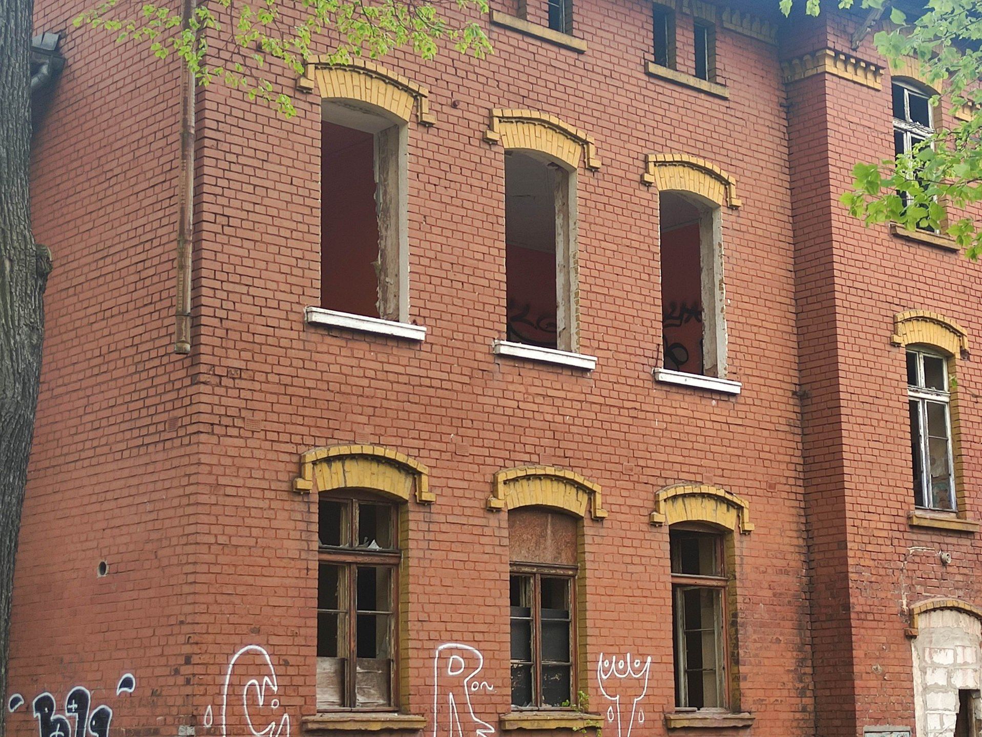 Nocny pożar przy dworcu Wałbrzych Fabryczny