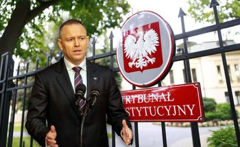 Komisja Wenecka: prezydent nie może ani odmówić, ani opóźniać ślubowania sędziów TK