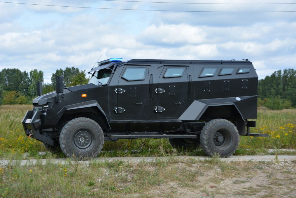 Nowe auto Rutkowskiego zdecydowanie rzuca się w oczy.