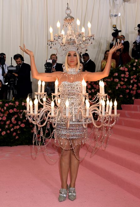 Katy Perry jako żyrandol 