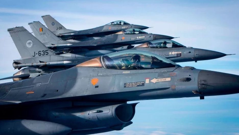 Holenderskie i belgijskie F-16 podczas patrolu