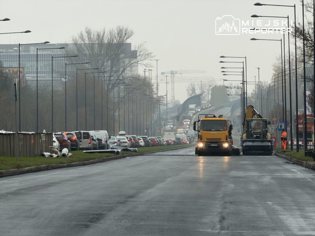Warszawa: Remont Hynka. Kierowcy jeżdżą pod prąd i po chodnikach