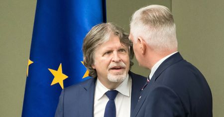 Haki na Gowina? "Sensacyjna" teoria posła. PiS dementuje: Absurdalne tezy