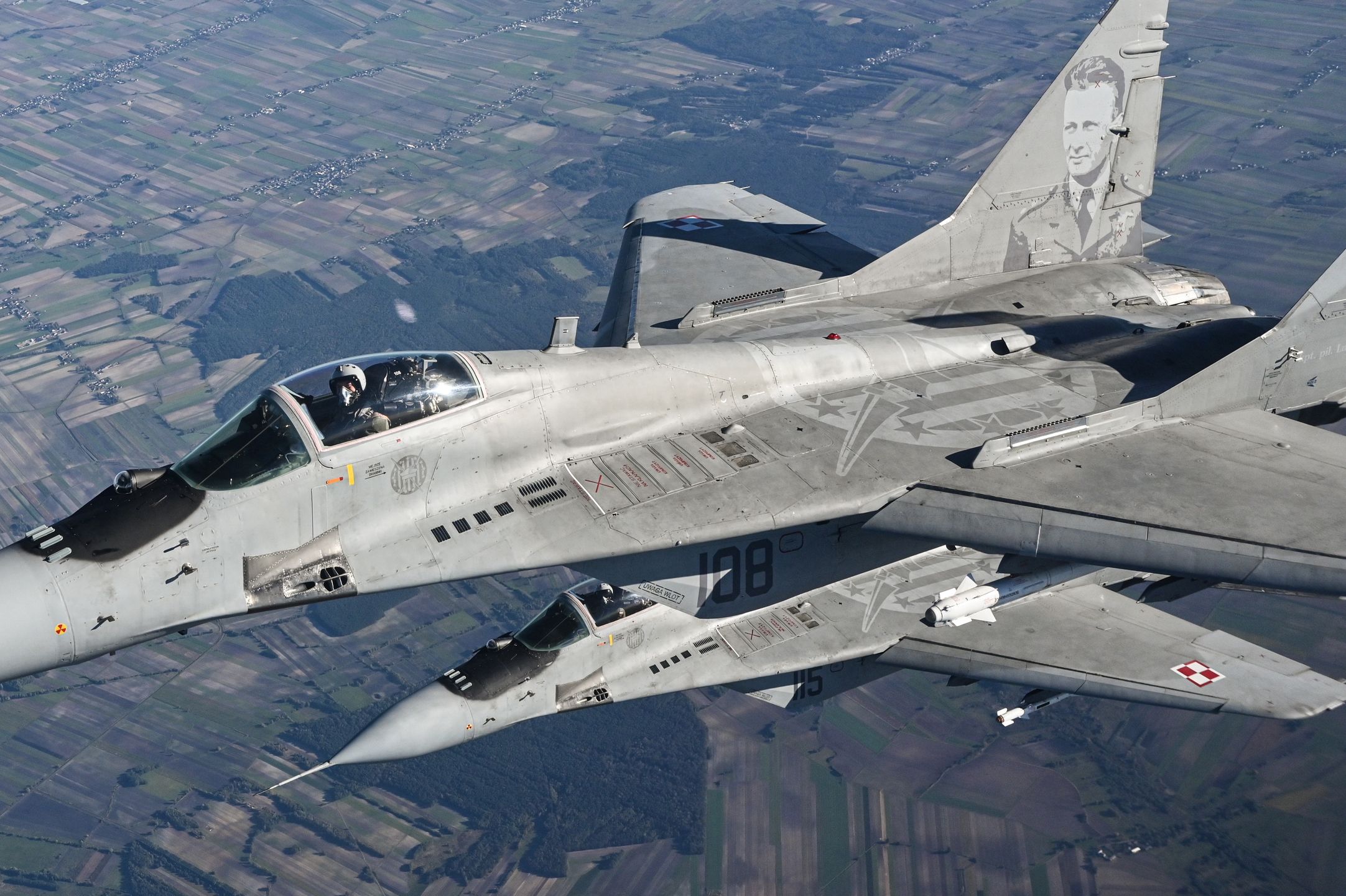 LASK, POLAND - OCTOBER 12 : A Raftor F22 from US Air Force, F 16 fighter jets and MIG 29 of the Polish Air Force take part in a NATO Air Force military drill on October 12, 2022 in Lask, Poland. (Photo by Stringer/Anadolu Agency via Getty Images)