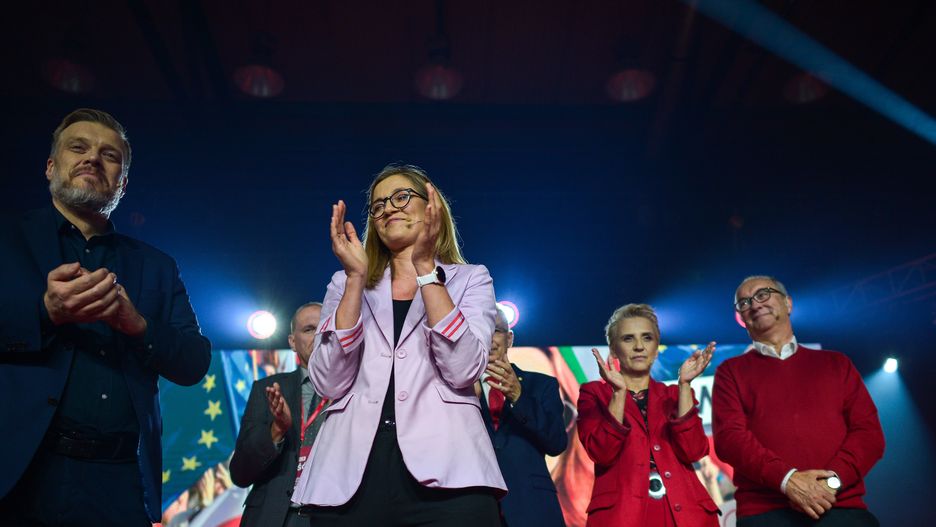 W�odzimierz Czarzasty, Joanna Scheuring-Wielgus, Adrian Zandberg, Magdalena Biejat
Warszawa, 15.10.2023. Wybory parlamentarne 2023. Wsp�przewodnicz�cy Nowej Lewicy W�odzimierz Czarzasty (P), wsp�przewodnicz�cy Partii Razem Adrian Zandberg (L) oraz pos�anki Lewicy Joanna Scheuring-Wielgus (2P) i Magdalena Biejat (C) podczas wieczoru w sztabie wyborczym Lewicy w Warszawie, 15 bm. Zako�czy�y si� wybory parlamentarne. W niedzielnych wyborach Polacy wybrali 460 pos��w i 100 senator�w. (amb) PAP/Marcin Obara
Marcin Obara
2023, lewica, lewica razem, nowa lewica, parlamentarne, polityk polityka, reakcja, sztab, wiecz�r wyborczy, wyborczy, wybory, wynik, wyniki
