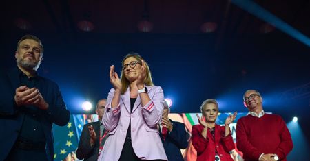 Niepokojący incydent w sztabie. Biejat "nagle runęła na ziemię"