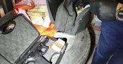 Policjanci przechwycili ponad 3 kg narkotyków, broń bez zezwolenia i prawie milion złotych