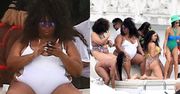 Wyluzowana Lizzo w białym kostiumie kąpielowym szaleje z koleżankami na jachcie (FOTO)