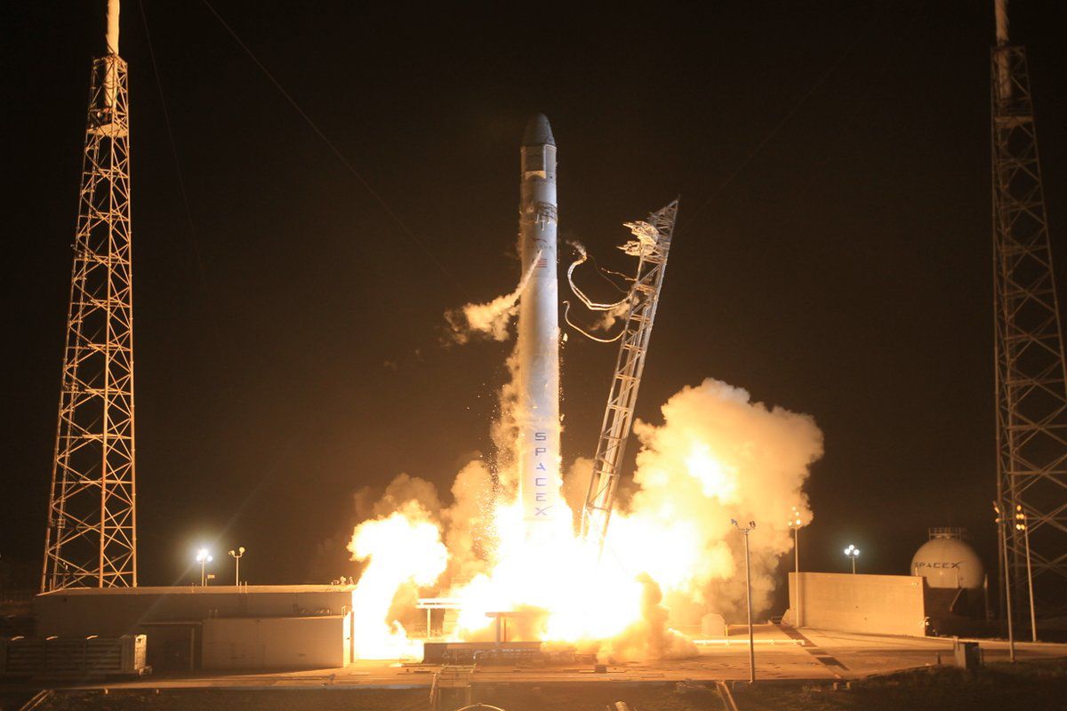 Mokre lądowanie smoka. SpaceX może świętować udaną misję 11