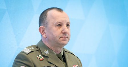 Odwołany generał przerwał milczenie. Jest już jego następca