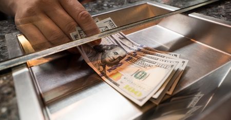 Dochody osobiste w USA spadły o 2,7% m/m w sierpniu