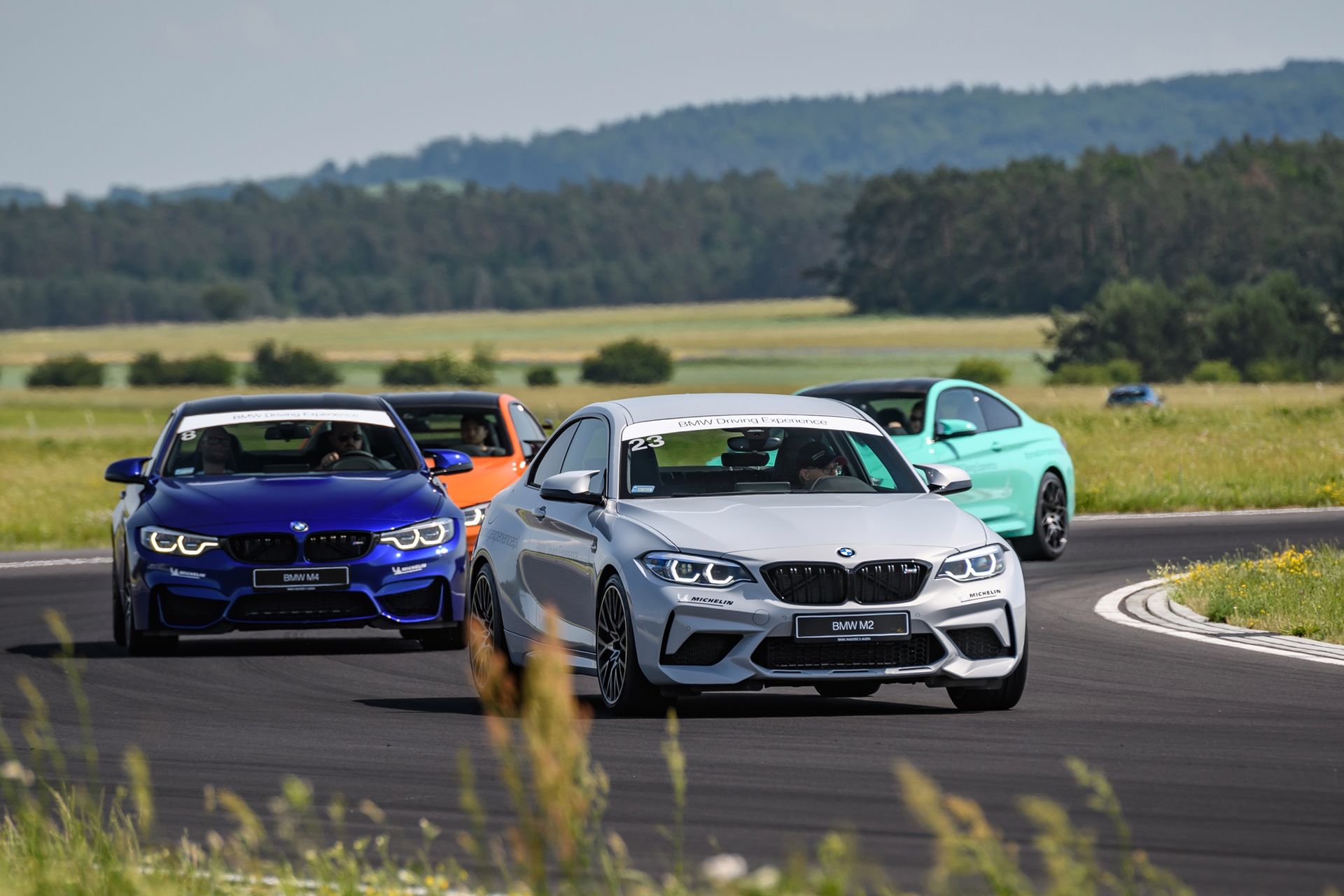 BMW M2 jako samochód prowadzący i M4 do treningu.