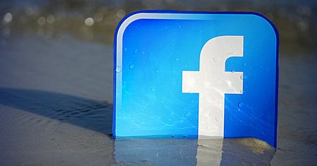 Facebook opóźnił premierę „inteligentnego” głośnika, boi się nowego skandalu
