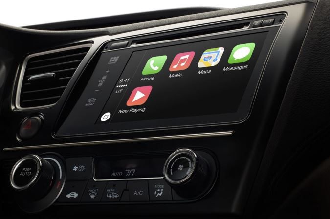 Apple CarPlay - czas na... samochód dokujący dla iPhone'a?