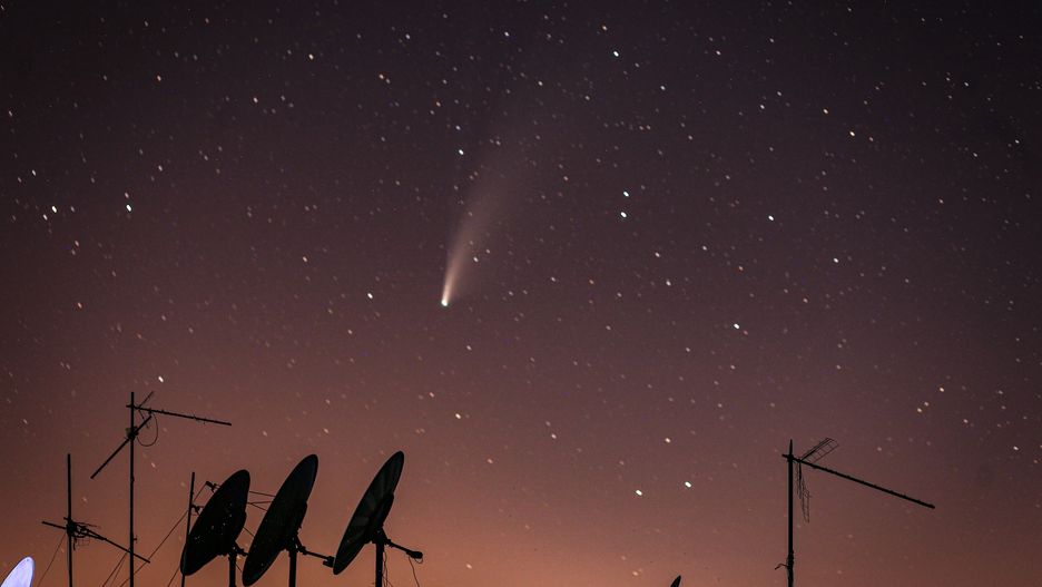 IDLIB, SYRIA - JULY 20: Comet Neowise, the "C / 2020 F3 Neowise comet" is observed over the sky in Idlib, Syria on July 20, 2020. The "C / 2020 F3 Neowise comet", named after the "NEOWISE" recently discovered comet by telescope of the US Aviation and Space Agency. (Photo by Muhammed Said/Anadolu Agency via Getty Images)