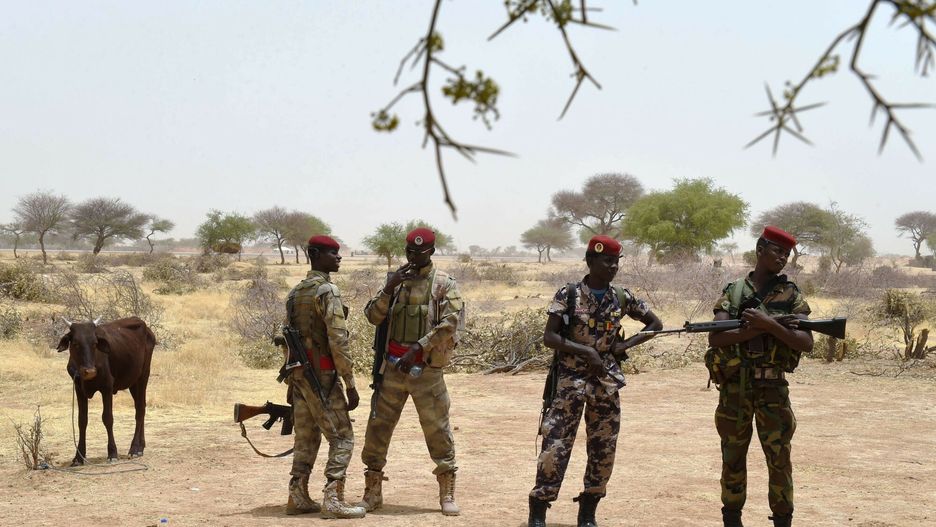 Walka ?o?nierzy Czadu z Boko Haram
Chadian soldiers wait near the airport of Diffa, southeastern Niger, on April 3, 2015, near the Nigerian town of Malam Fatori which was retaken from Boko Haram by troops from Chad and Niger. AFP PHOTO / PHILIPPE DESMAZES
PHILIPPE DESMAZES