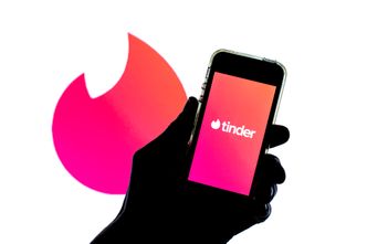 Tinder walczy z pandemią. Popularne aplikacje randkowe mają promować szczepienia