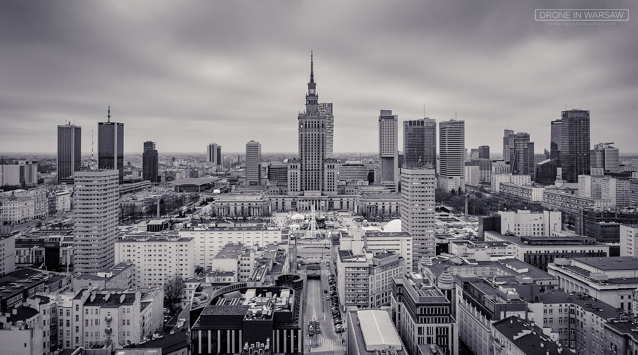 Warszawa z lotu ptaka wygląda przepięknie. Poznajcie wizję Drone in Warsaw 8